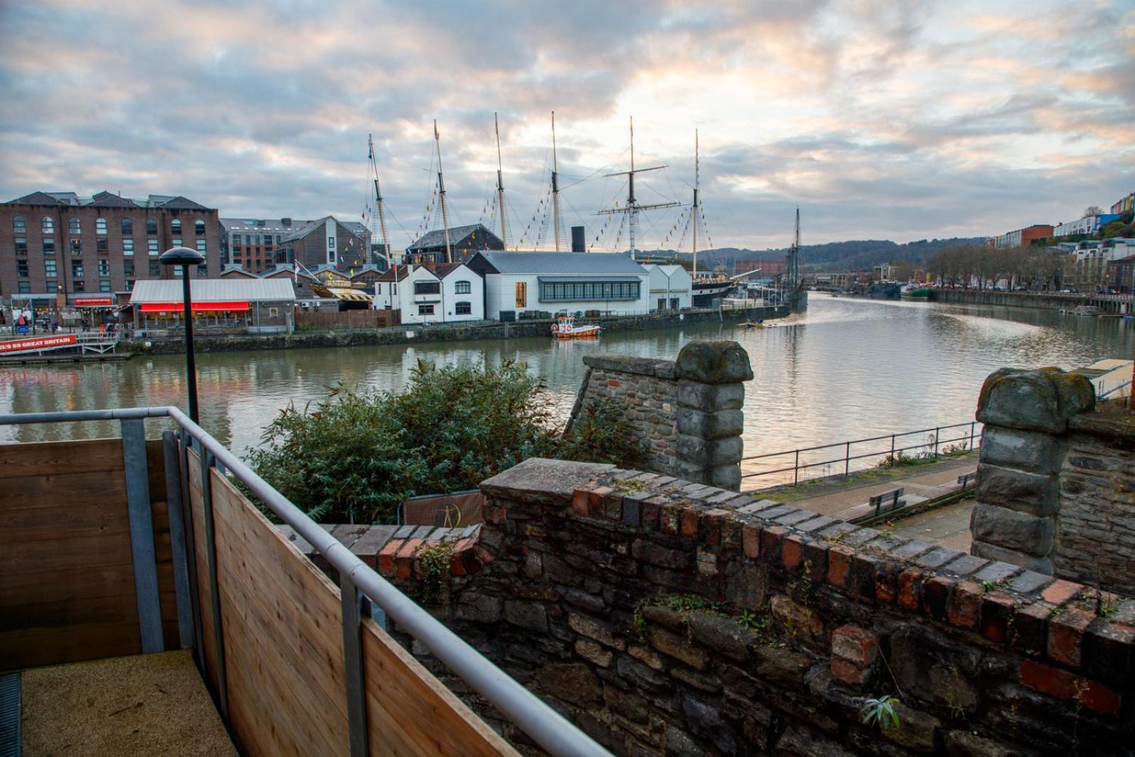 The Boat House Apartment By Cliftonvalley Apartments Bristol Exterior photo