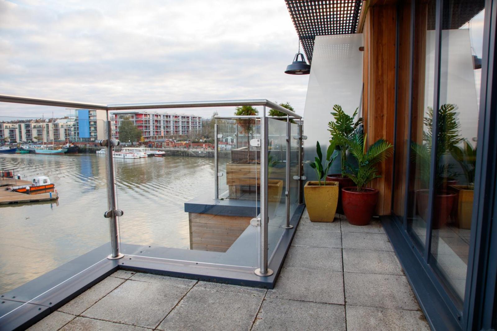 The Boat House Apartment By Cliftonvalley Apartments Bristol Exterior photo