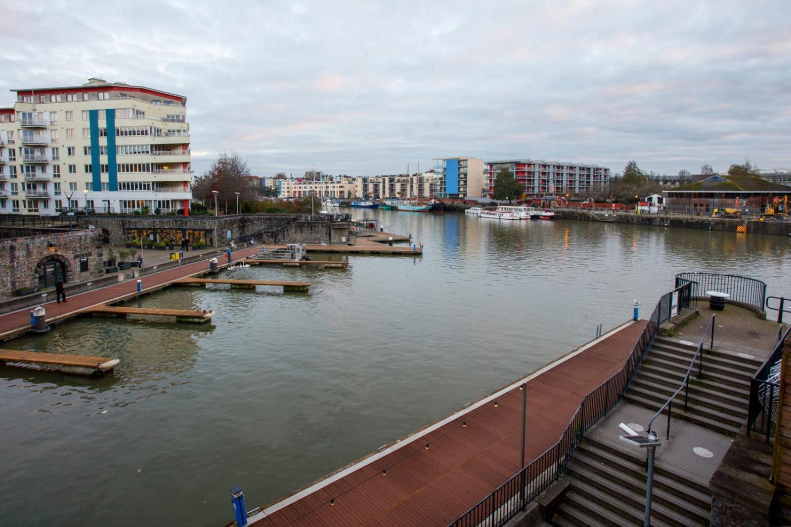 The Boat House Apartment By Cliftonvalley Apartments Bristol Exterior photo